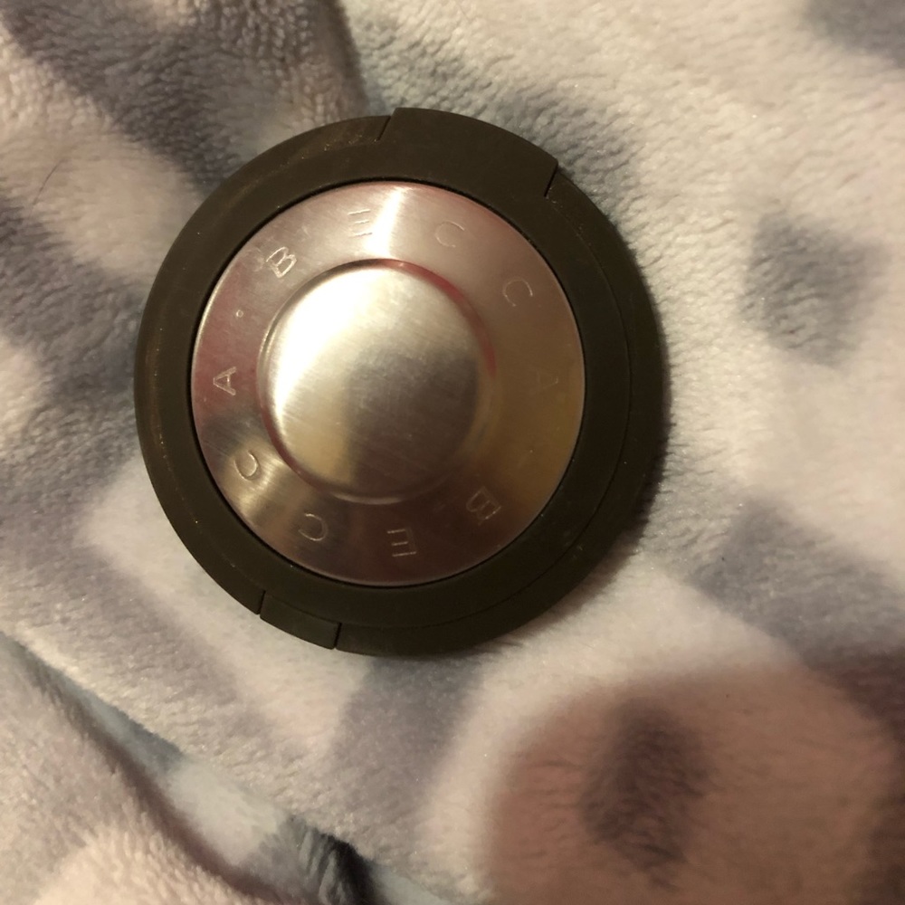 Becca mini highlighter- opal